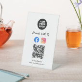 Social Media QR Code | Instagram Facebook Tabletop Sockelschild (In SItu)