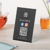 Social Media QR Code | Instagram Facebook Tischauf Sockelschild (In SItu)