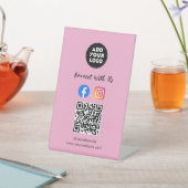 Social Media QR-Code | Instagram Facebook Tischstä Sockelschild (In SItu)