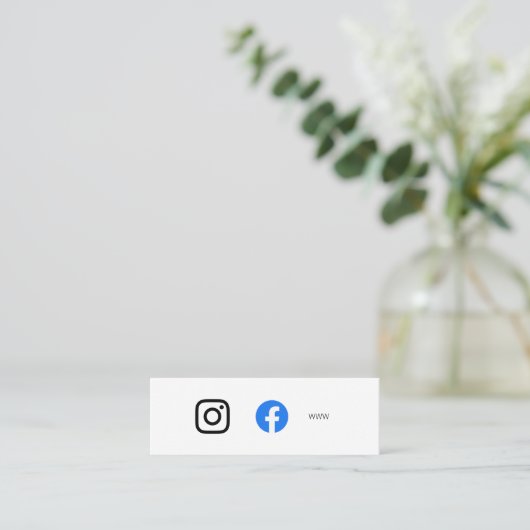Social Media & Website Minimalistisch Simple White Mini Visitenkarte (Stehend Vorderseite)