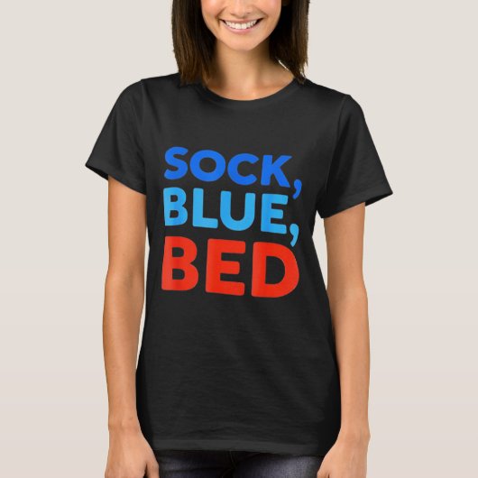 Sock Blau Bett Lustiges Meme T-Shirt (Vorderseite)