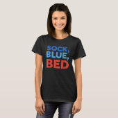 Sock Blue Bed Funny Meme  T-Shirt (Vorne ganz)