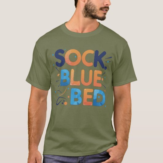 SOCK BLUE BED Funny Minimalistisch Graphic Design T-Shirt (Vorderseite)