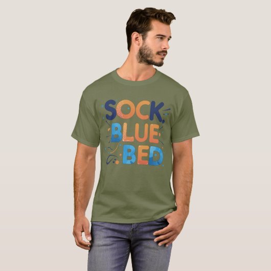 SOCK BLUE BED Funny Minimalistisch Graphic Design T-Shirt (Vorne ganz)