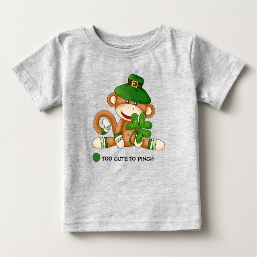 Sock Monkey mit Kleeblatt St. Patrick's Day Baby T-shirt (Vorderseite)