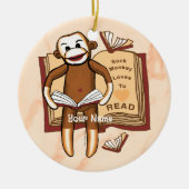 Sock Monkey Reads Keramik Ornament (Vorne)