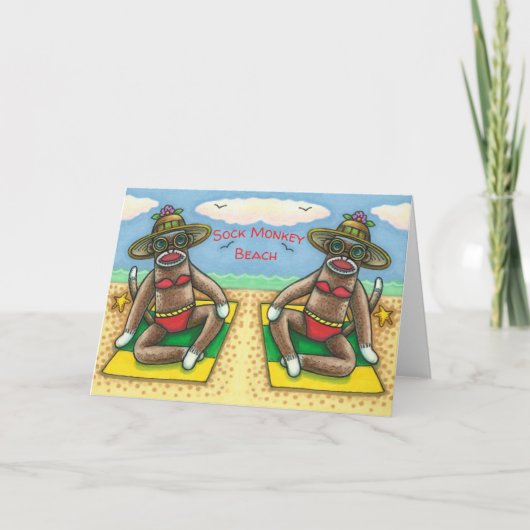SOCK MONKEY RED BIKINI, AM STRAND CARTOON Funny Karte (Vorderseite)