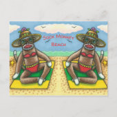 SOCK MONKEY RED BIKINI, AM STRAND CARTOON Funny Postkarte (Vorderseite)