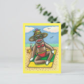 SOCK MONKEY RED BIKINI, AM STRAND CARTOON Funny Postkarte (Stehend Vorderseite)