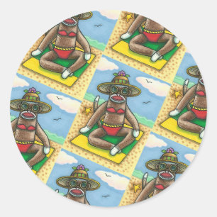 SOCK MONKEY RED BIKINI, AM STRAND CARTOON Funny Runder Aufkleber