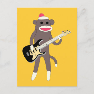 Sock Monkey Rocks mit elektrischer Gitarre Postkarte