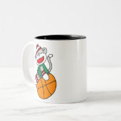 SOCKEN-AFFE-BASKETBALL ZWEIFARBIGE TASSE (Vorderseite Links)