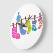 Socken an der Wäscheleine Große Wanduhr (Winkel)