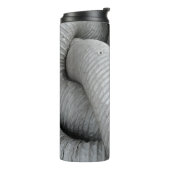Sofa aus grauem und schwarzem Stoff Thermosbecher (Nach links gedreht)