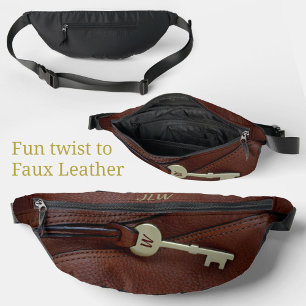 Sofisticiertes braunes Kunstleder mit Messing-Schl Bauchtasche