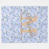 Soft Baby Blue White Floral Name Monogramm Fleecedecke (Vorderseite (Horizontal))