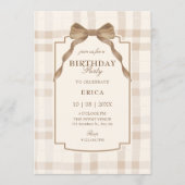 Soft beige brown bow tartan plaid birthday einladung (Vorderseite)