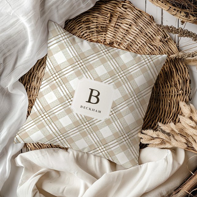 Soft Beige Gingham Monogram Festive Kissen (Von Creator hochgeladen)