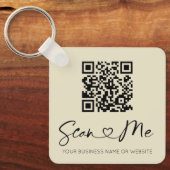 Soft Beige Heart Schriftart QR Code Schlüsselanhän Schlüsselanhänger (Vorderseite)