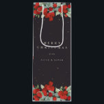 Soft Black Red Berry Eucalyptus Christmas/Holiday Geschenktüte Für Weinflaschen<br><div class="desc">Eleganter,  sanfter Schwarz,  Weihnachts-/Feiertagswein-Geschenktüte mit einem Rand von handgemalten roten Beeren und Eukalyptus. Der gesamte Text ist vollständig editierbar,  sodass Sie den Schriftart leicht ändern können. Verschiedene Taschen in verschiedenen Größen und Koordinatensets in meinem Geschäft verfügbar.</div>