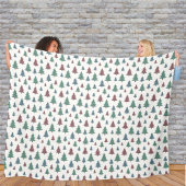 Soft Blanket with Pine Print - Warmth and Style Fleecedecke