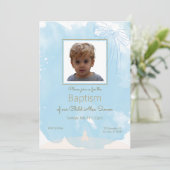 Soft Blue Baptisse Einladung mit Gold Akzenten (Stehend Vorderseite)