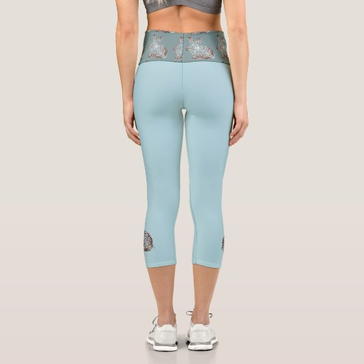Soft Blue & Chocolate Brown Mandala Bunny Capri Leggings (Rückseite)