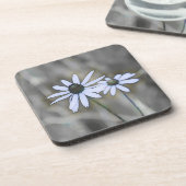 Soft Blue Daisy Untersetzer Grau Hintergrund (Linke Seite)