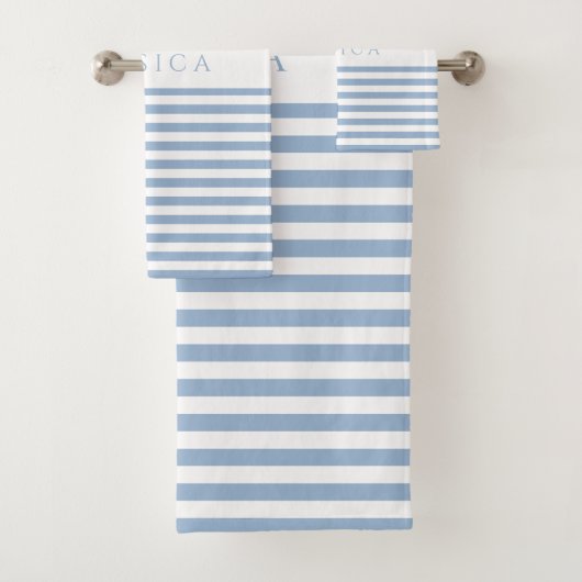 Soft Blue Farmhouse Streifenmuster Personalisiert Badhandtuch Set (Insitu)