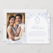 Soft Blue Floral Chinoiserie Monogram Wedding Dankeskarte (Vorderseite)