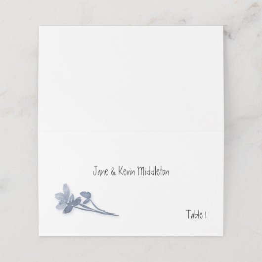 Soft Blue Floral Wedding Platzkarte (Außenseite Aufgefaltet)