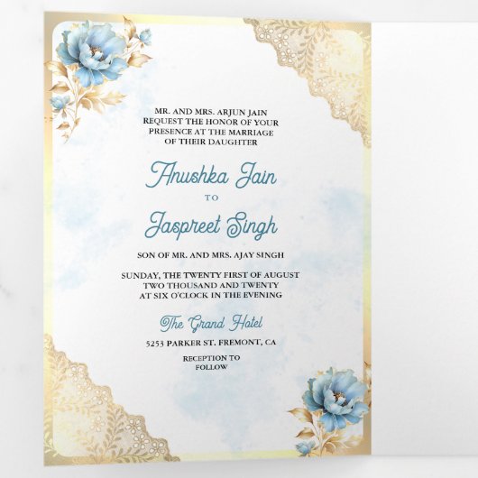 Soft Blue Gold Lace Floral Indian Peacock Wedding Dreifach Gefaltete Einladung (Innen Erste Seite)
