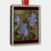 Soft Blue Hepatica Wildblume Ornament (Rechts)