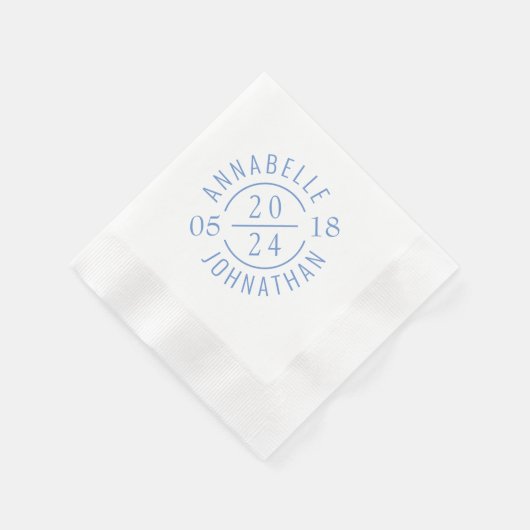 Soft Blue Modern Wedding Abzeichen Namen und Datum Serviette (Ecke)