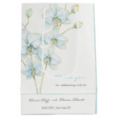 Soft Blue Orchid Wedding Mittlere Geschenktüte (Rückseite)