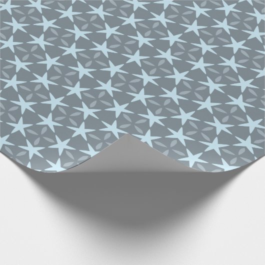 Soft Blue Starburst on Slate Grey Pattern Geschenkpapier (Ecke)