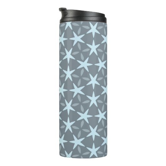 Soft Blue Starburst on Slate Grey Pattern Thermosbecher (Nach rechts gedreht)