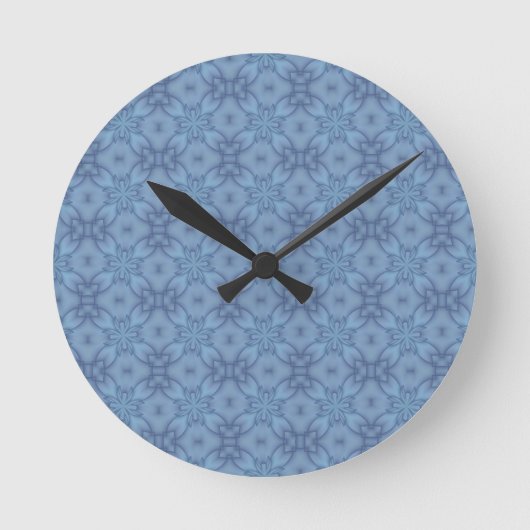 Soft Blue Tracery Runde Wanduhr (Vorderseite)