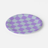 Soft Blue und Lavender Checked Pappteller (Schrägansicht)