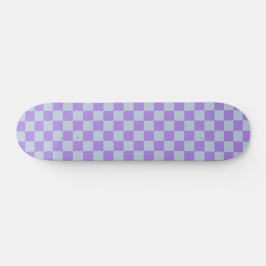 Soft Blue und Lavender Checked Skateboard (Horizontal)