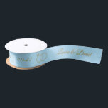 Soft Blue Wedding Personalisiert Name Ribbon Satinband<br><div class="desc">Dieses hellblaue Band mit den Namen der Braut und des Bräutigams und dem Datum der Hochzeit ist ideal für Geschenkverpackungen und wird Ihre Geschenkboxen oder Gastgeschenke Hochzeiten wirklich niedlich aussehen lassen. Personalisieren Sie es mit Ihren Namen und Hochzeitsdatum.</div>