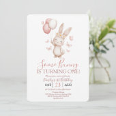 Soft Blush Bunny First Birthday Einladung (Stehend Vorderseite)