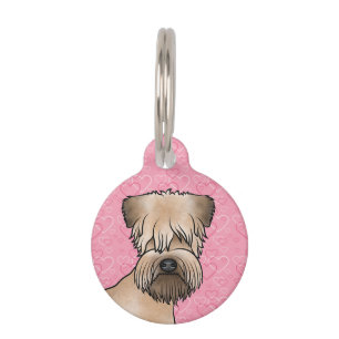 Soft-Coated Wheaten Terrier von vorne auf rosa Her Haustiermarke