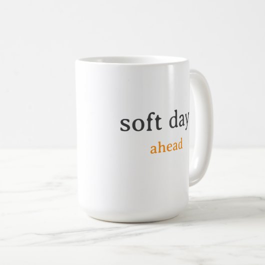Soft Days Ahead – Minimal Lowercase Typography wit Kaffeetasse (VorderseiteRechts)