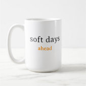 Soft Days Ahead – Minimal Lowercase Typography wit Kaffeetasse (Links)