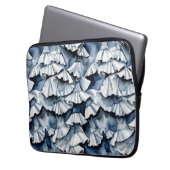 Soft Denim Blue Watercolor Ruffles Laptopschutzhülle (Vorderseite Links)