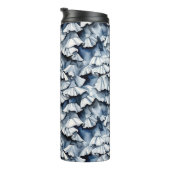 Soft Denim Blue Watercolor Ruffles Thermosbecher (Nach rechts gedreht)