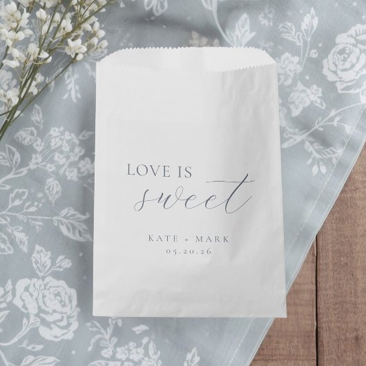 Soft Dusty Blue Love Is Sweet Wedding Geschenktütchen