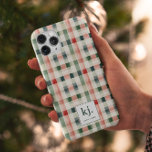 Soft Evergreen Gingham Monogram Case-Mate iPhone Hülle<br><div class="desc">Fügen Sie Ihrem iPhone 15 Pro eine Touch personalisierten Stils mit diesem charmanten Soft Evergreen Gingham Monogram Case hinzu. Dieses Gehäuse mit modernem kariertem Design in sanften, immergrünen und festlichen Rottönen verbindet zeitlose Eleganz mit saisonalem Flair. Die anpassbare Monogramm-Option erlaubt es Ihnen, es einzigartig zu machen, indem Sie Ihre Initialen...</div>