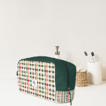 Soft Evergreen Gingham Monogram Waschbeutel<br><div class="desc">Das Soft Evergreen Gingham Monogram Dopp Kit ist ein stilvolles und funktionales Accessoire für alle, die sowohl Ästhetik als auch Praxisnähe schätzen. Mit einem zeitlosen Gingham-Muster in sanften Schattierungen von Evergreen, Red und Creme bietet dieses Dopp-Kit eine erfrischende Wirkung auf ein klassisches Design. Personalisieren Sie es mit Ihrem Monogramm für...</div>